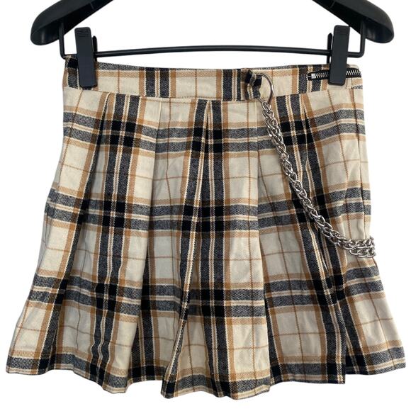 Forever 21 Pleated Plaid Mini Skirt with Chain Size Medium - Picture 3 of 5